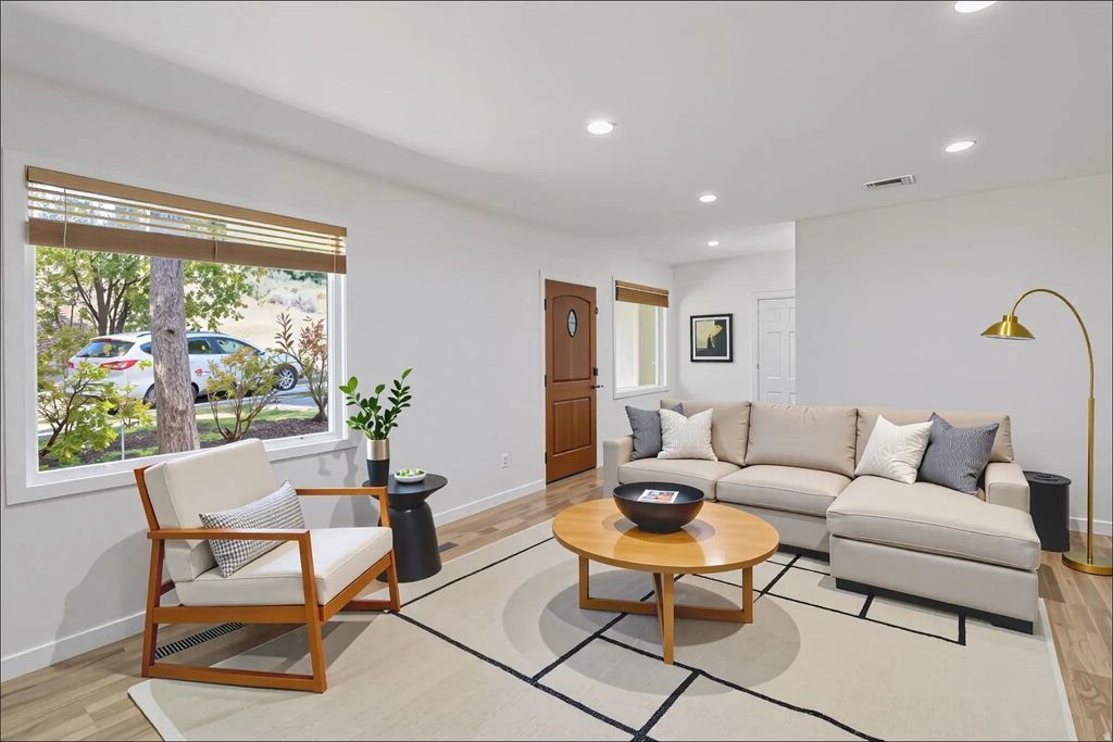 Photo of 537 N DARWIN ST, Salt Lake City, UT 84103 (MLS # 2163708)