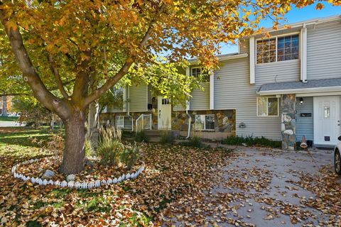 Tiny photo for 71 W 450 S, Kaysville, UT 84037 (MLS # 2121210)
