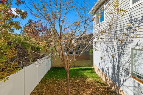 Tiny photo for 71 W 450 S, Kaysville, UT 84037 (MLS # 2121210)
