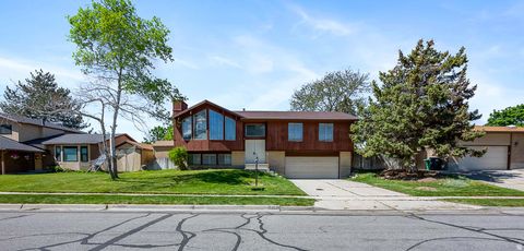 Photo of 10140 S BUTTERCUP DR, Sandy, UT 84092 (MLS # 2156142)