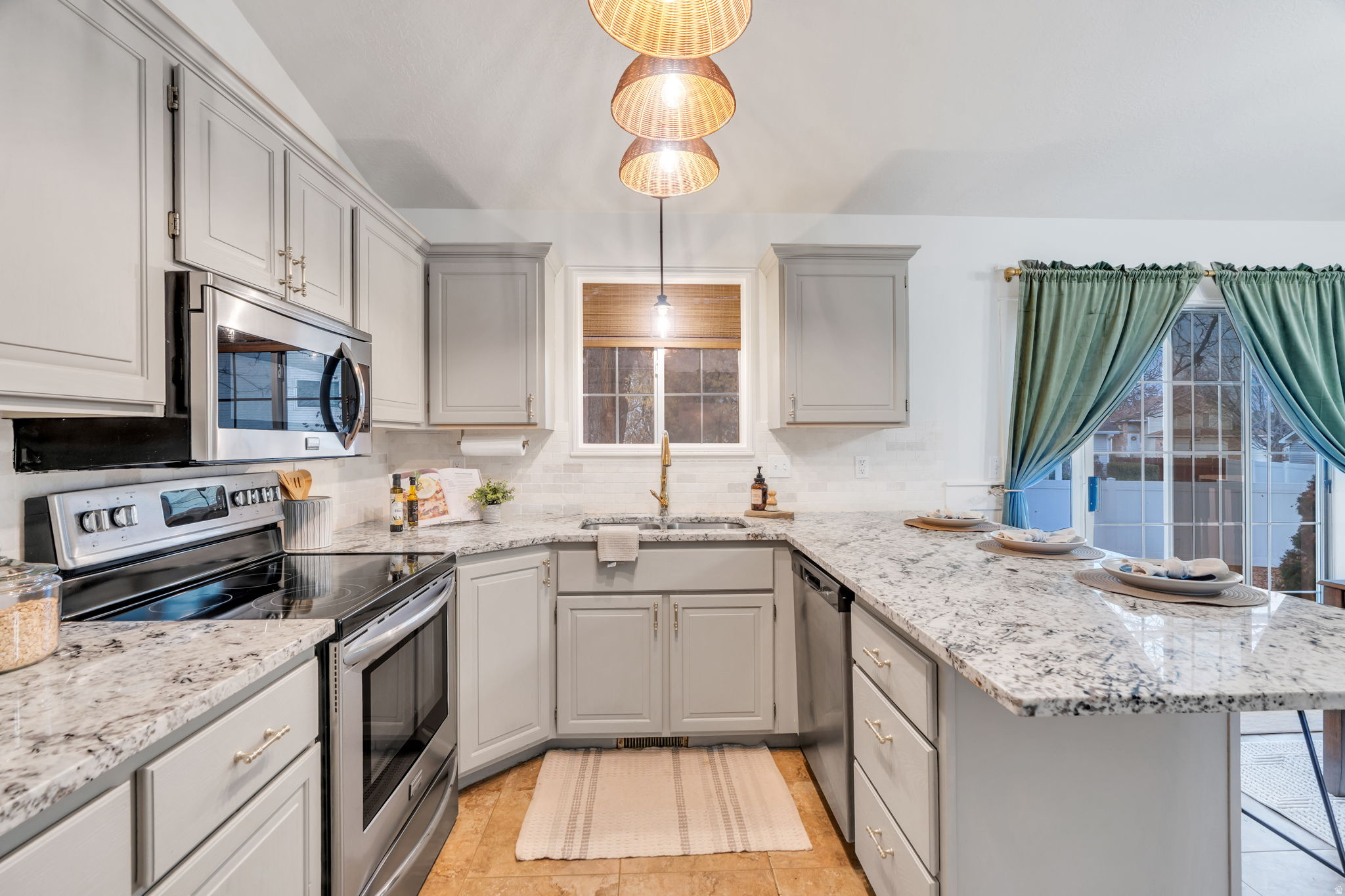 GOLDEN WEST VILLA - Residential