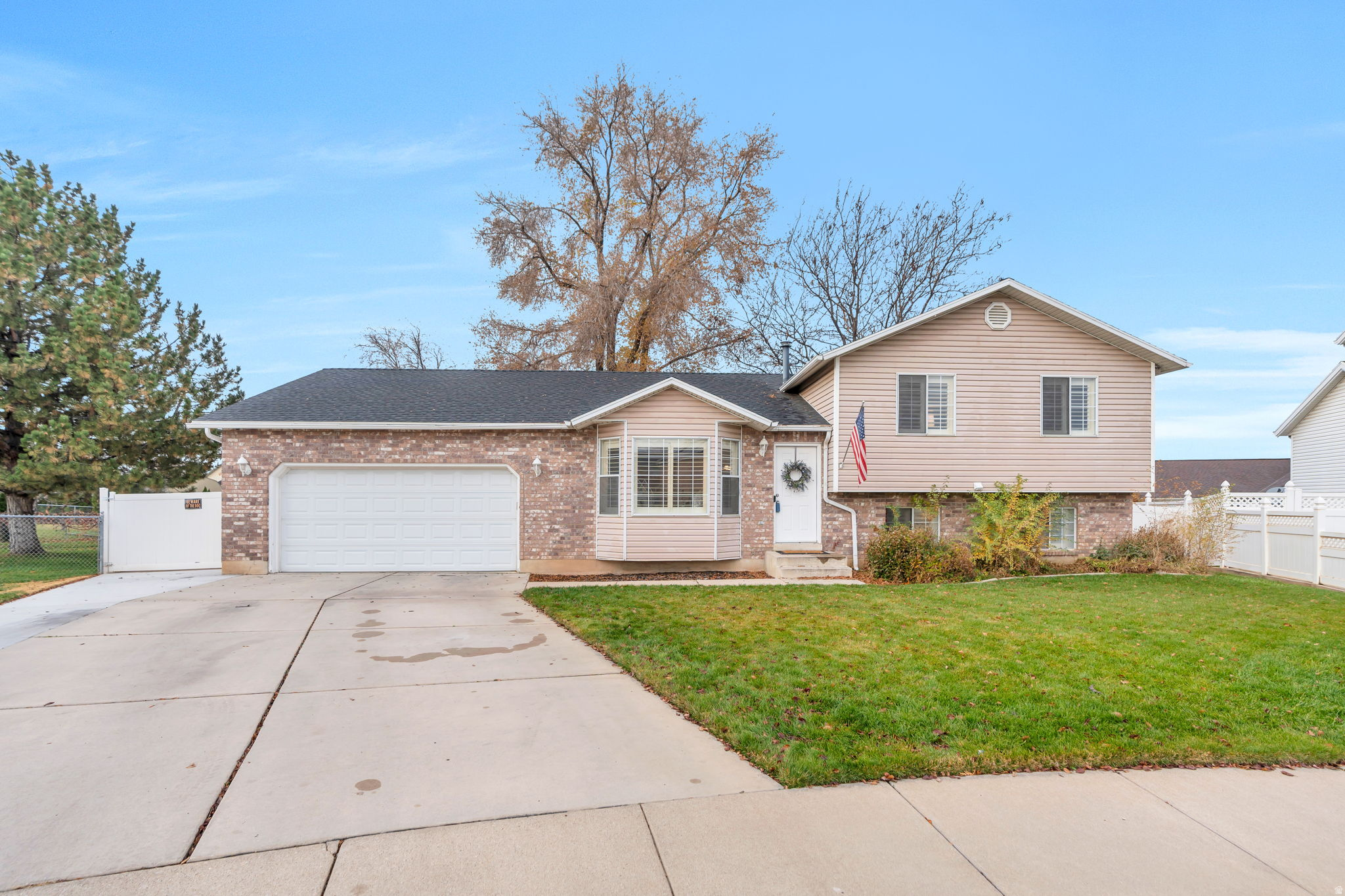 GOLDEN WEST VILLA - Residential