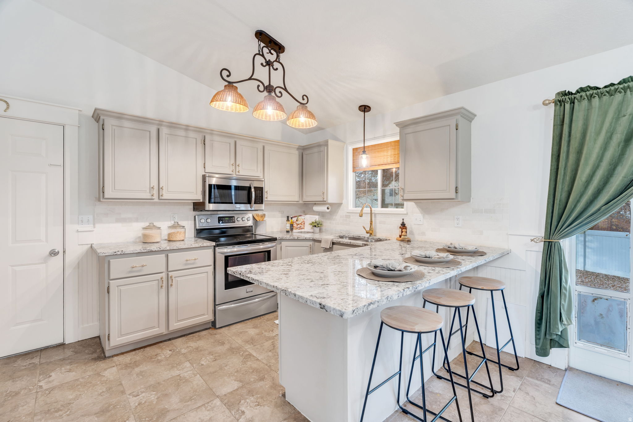 GOLDEN WEST VILLA - Residential