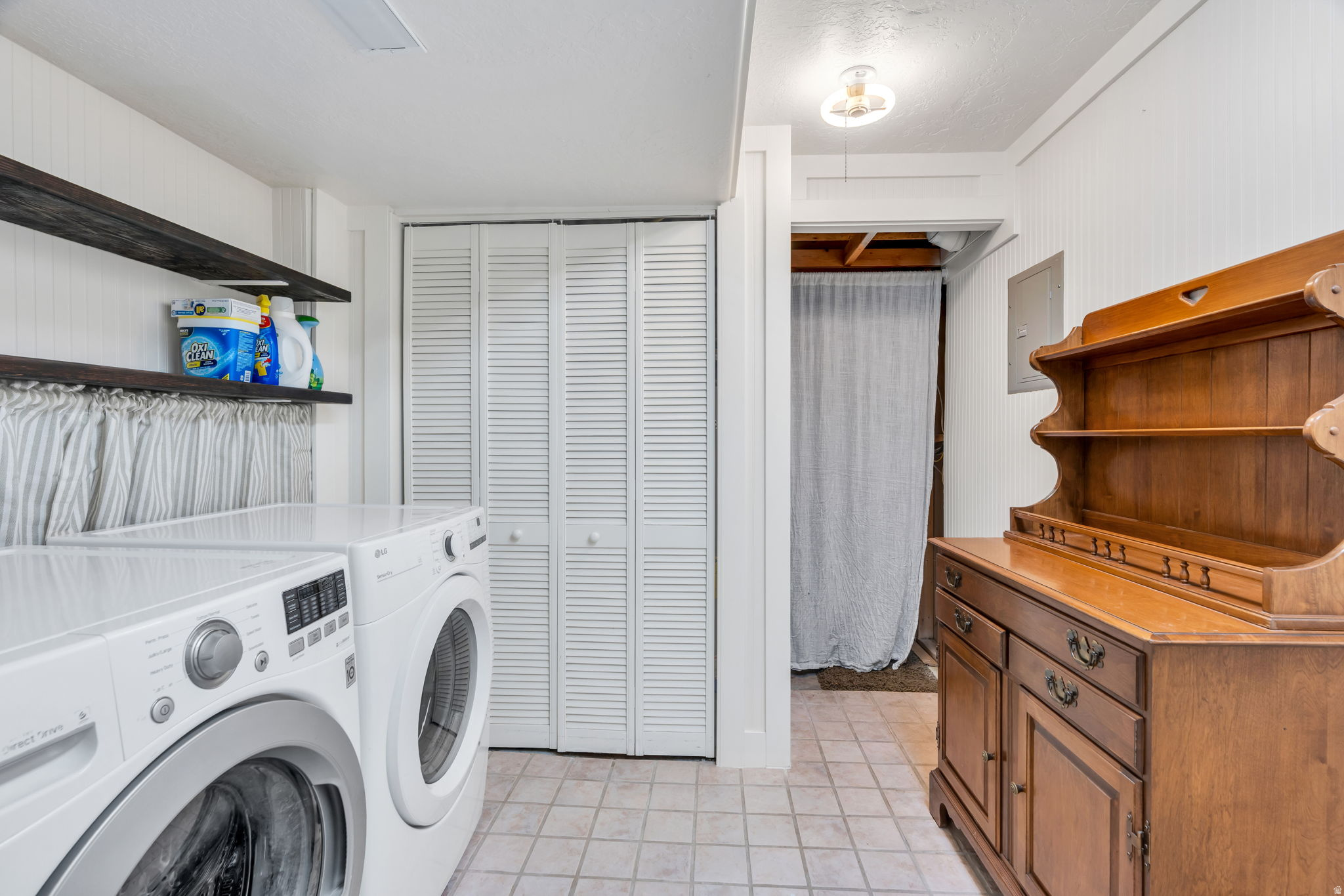 GOLDEN WEST VILLA - Residential