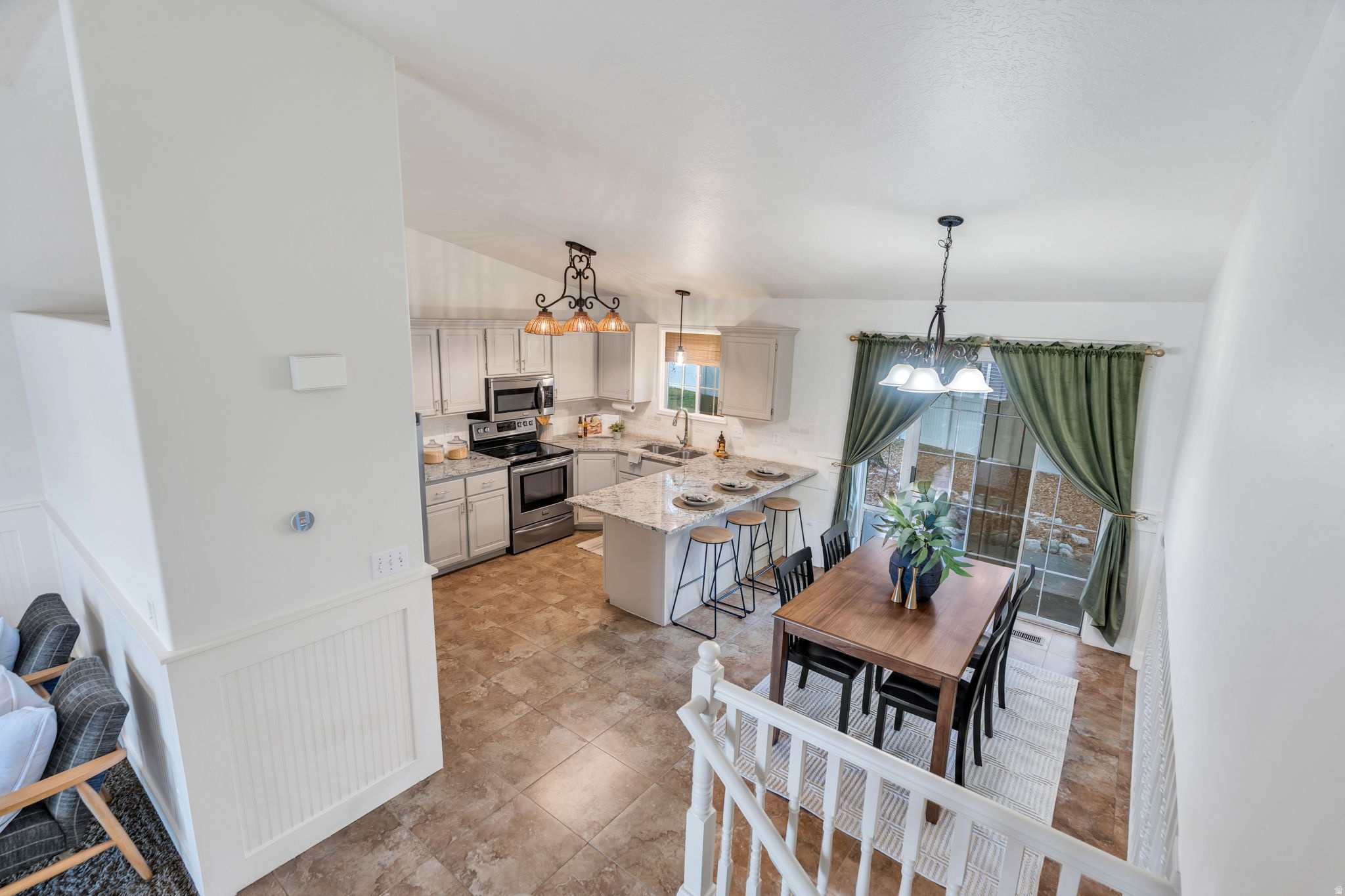 GOLDEN WEST VILLA - Residential