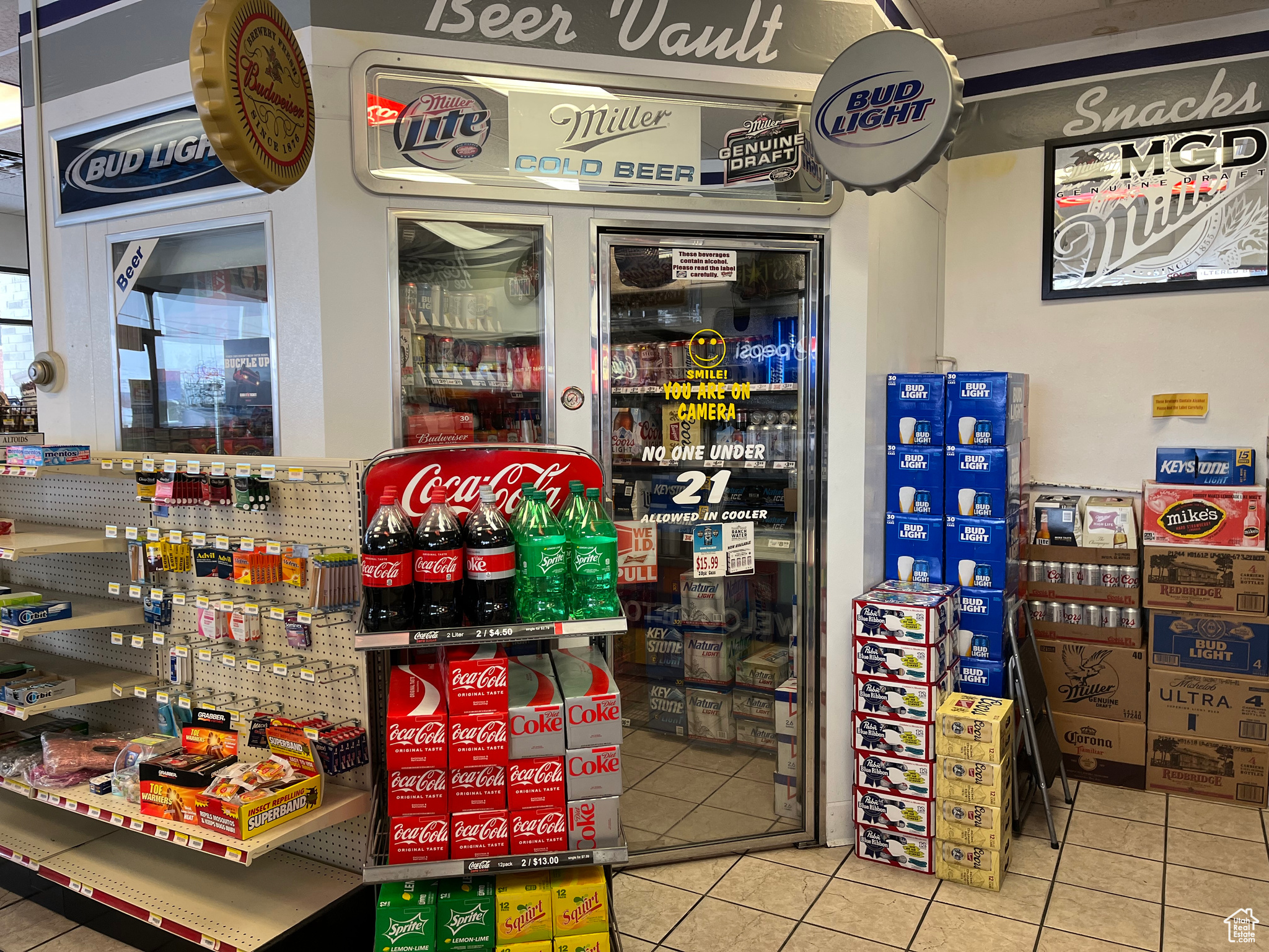 Main image without alt text