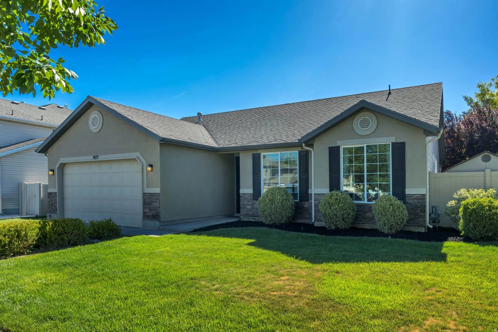 Photo of 977 N FOX HOLLOW DR, North Salt Lake, UT 84054 (MLS # 2165912)