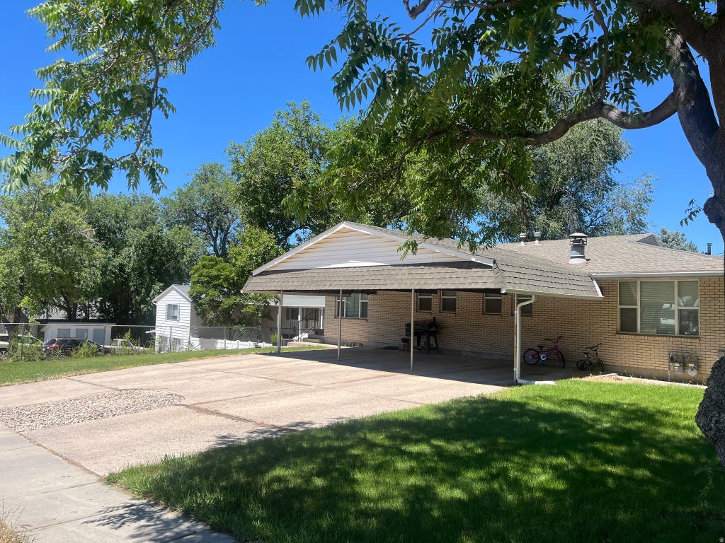 Photo of 804 W 4050 S, Bountiful, UT 84010 (MLS # 2166757)