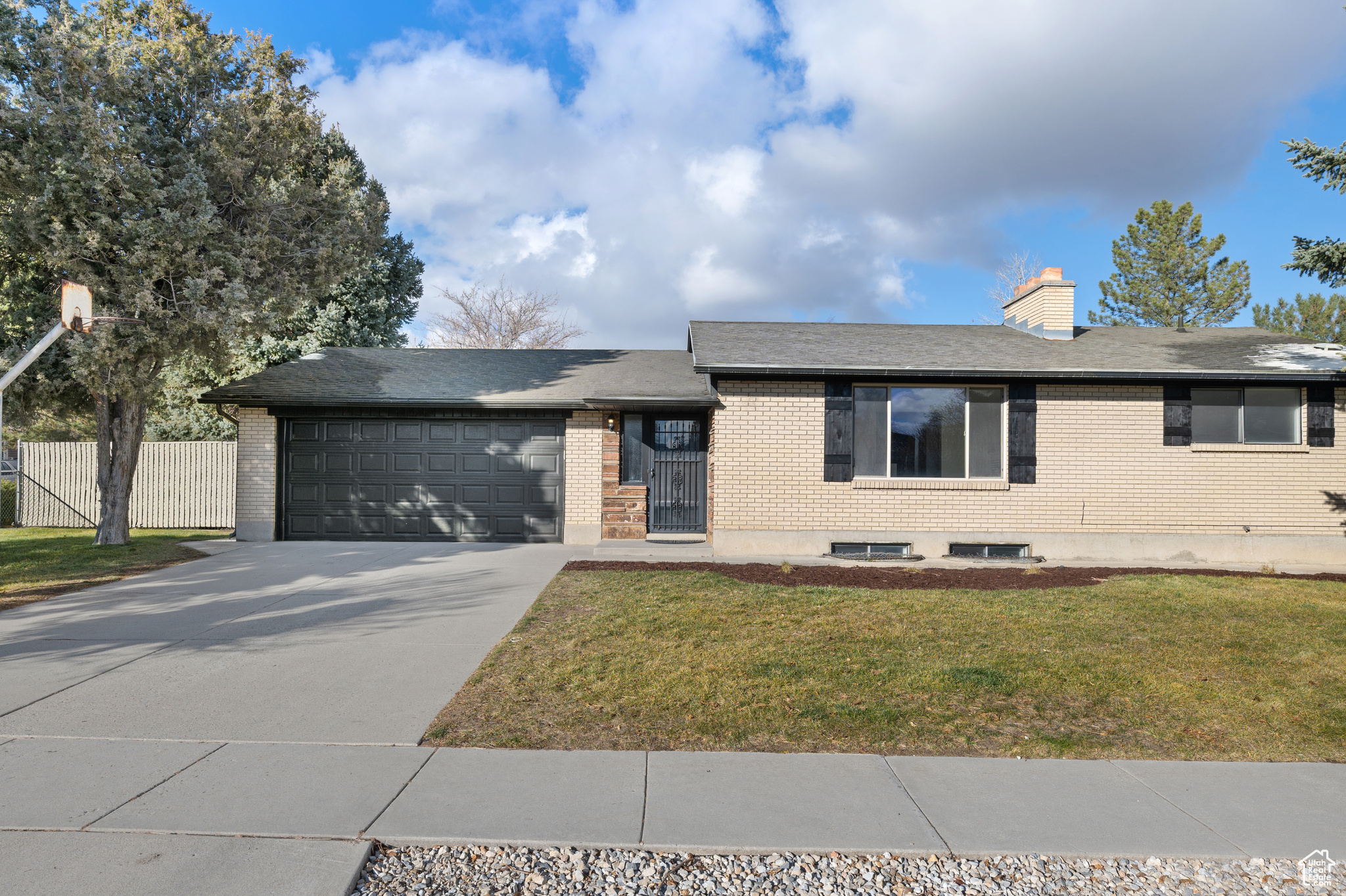 2332 W Broderick Dr, Taylorsville, Utah image 2