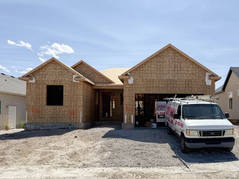 Photo of 6989 W HAZEL OAK CT #210, Herriman, UT 84096 (MLS # 2080131)