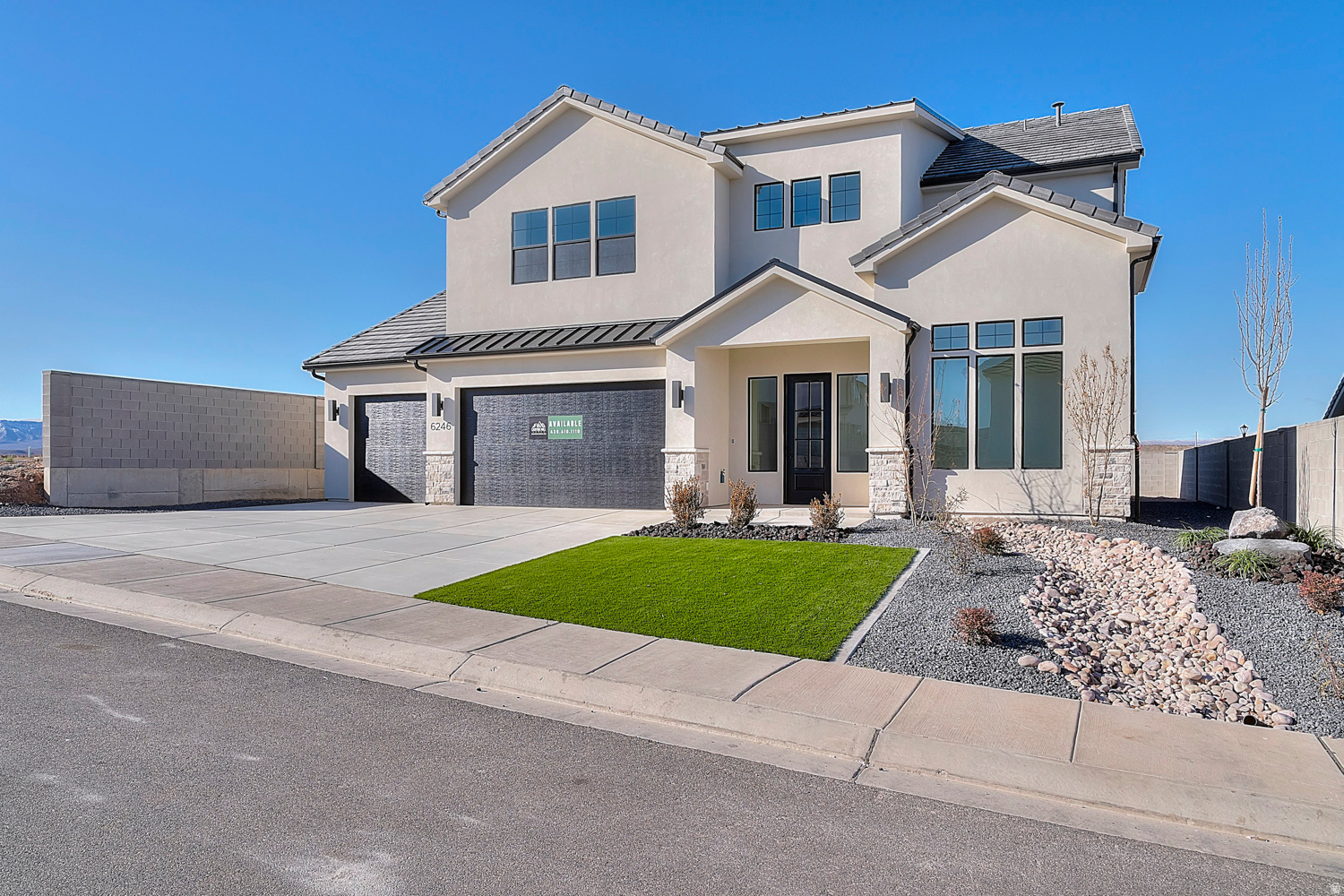 DESERT HORIZON - Residential