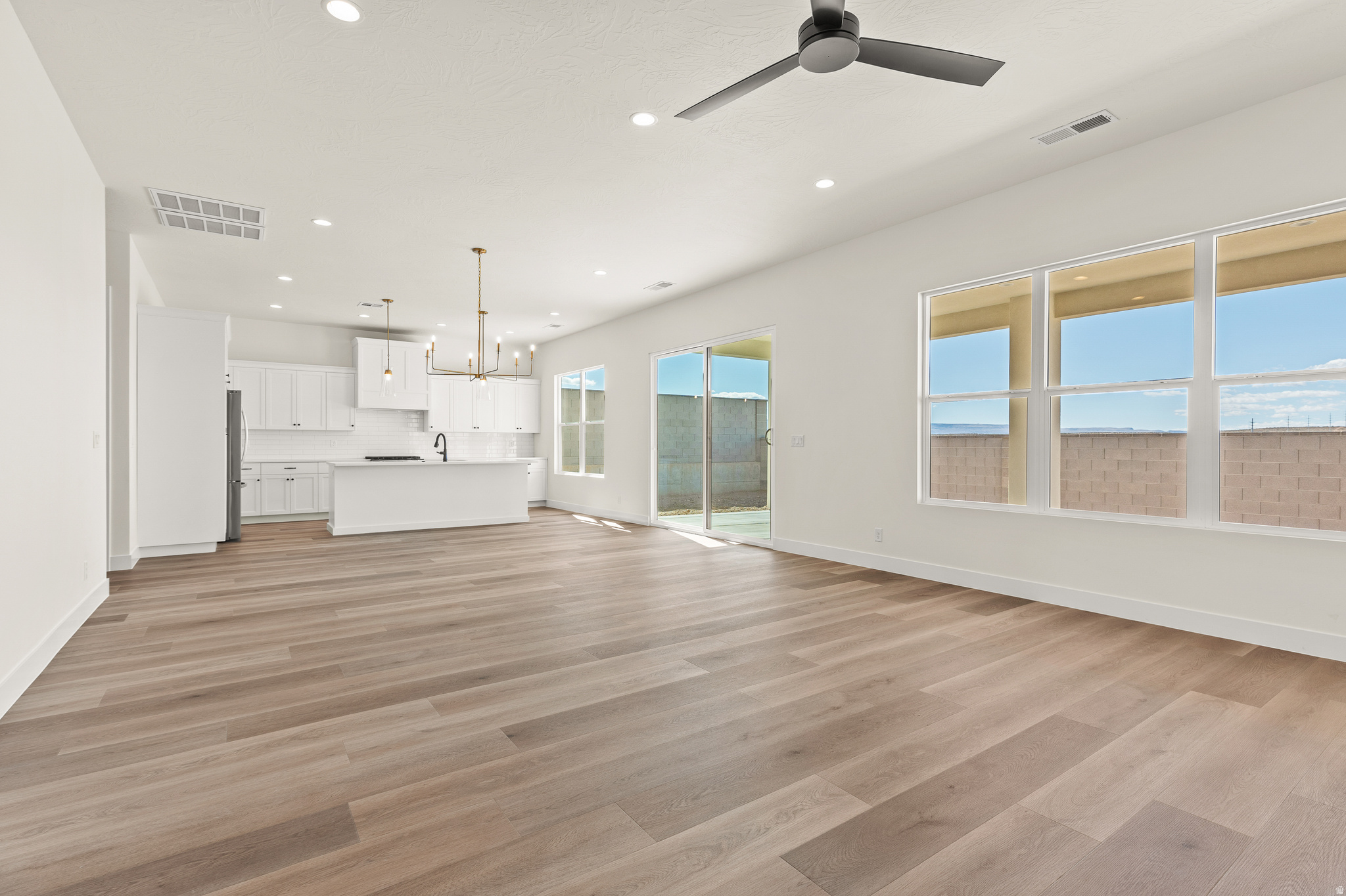 DESERT HORIZON - Residential