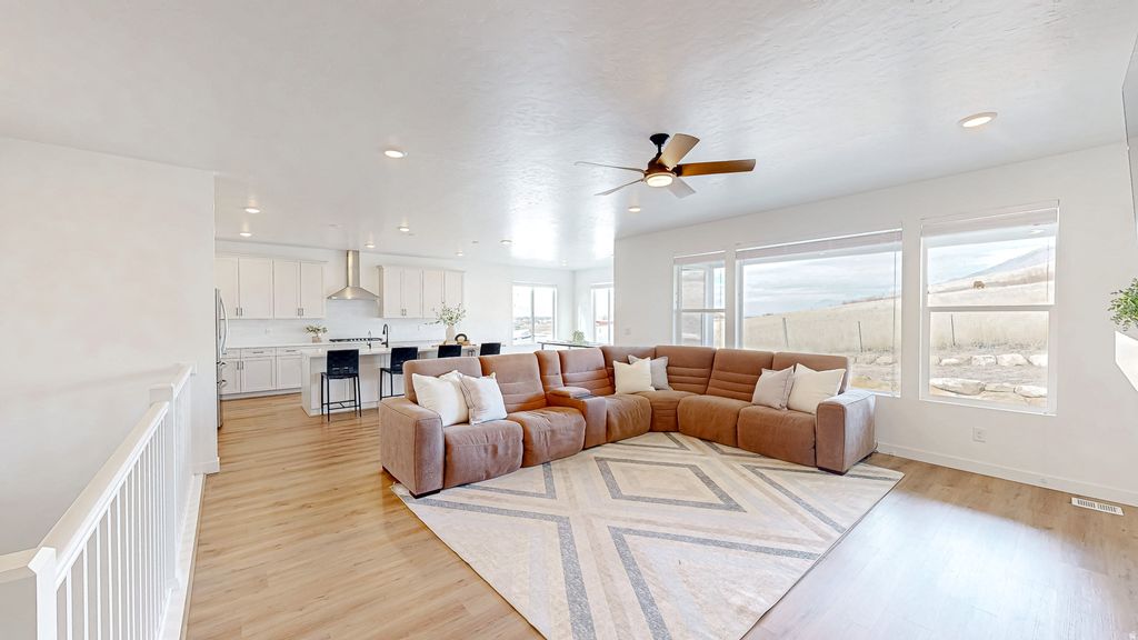 Photo of 872 W UNION BENCH DR, Mapleton, UT 84664 (MLS # 2133317)