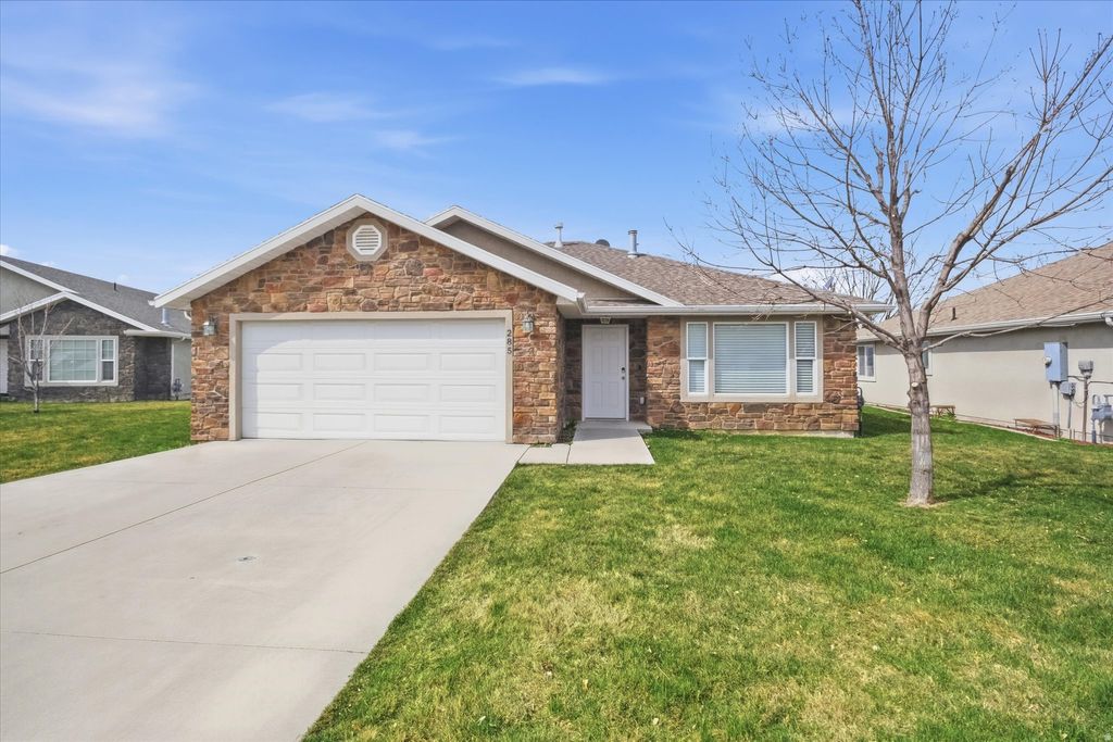 Photo of 285 W 60 S, Hyde Park, UT 84318 (MLS # 2146195)