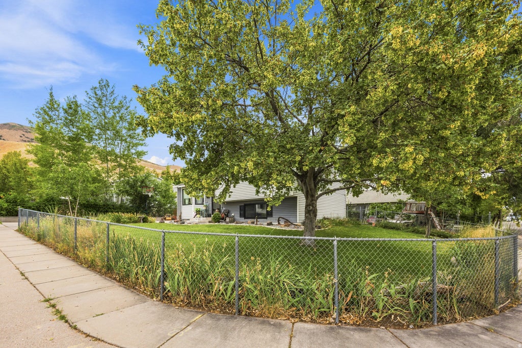 Photo of 697 W 3 O'CLOCK DR S, Tooele, UT 84074 (MLS # 2172366)