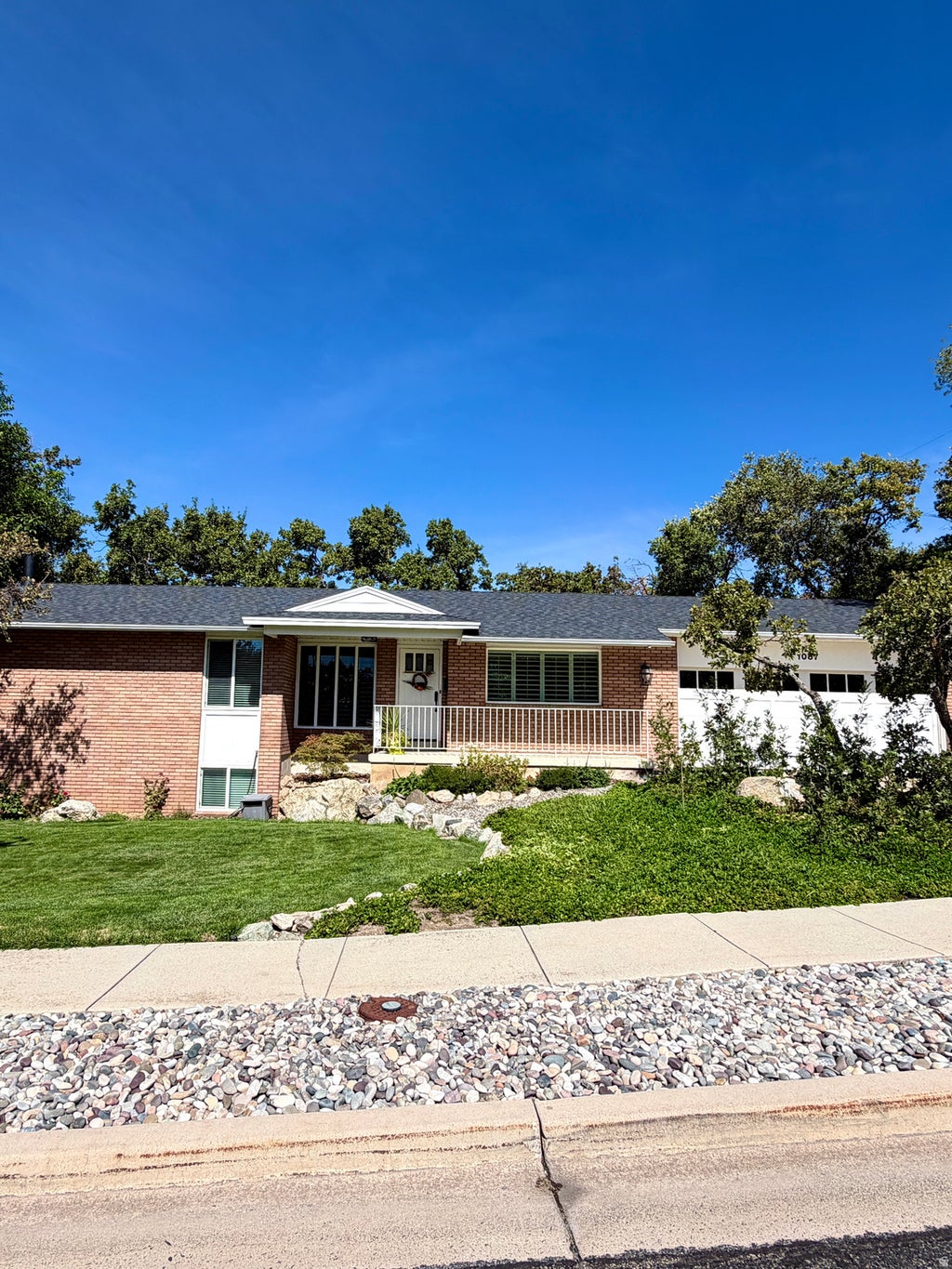 Photo of 1087 E OXFORD DR, Kaysville, UT 84037 (MLS # 2185176)