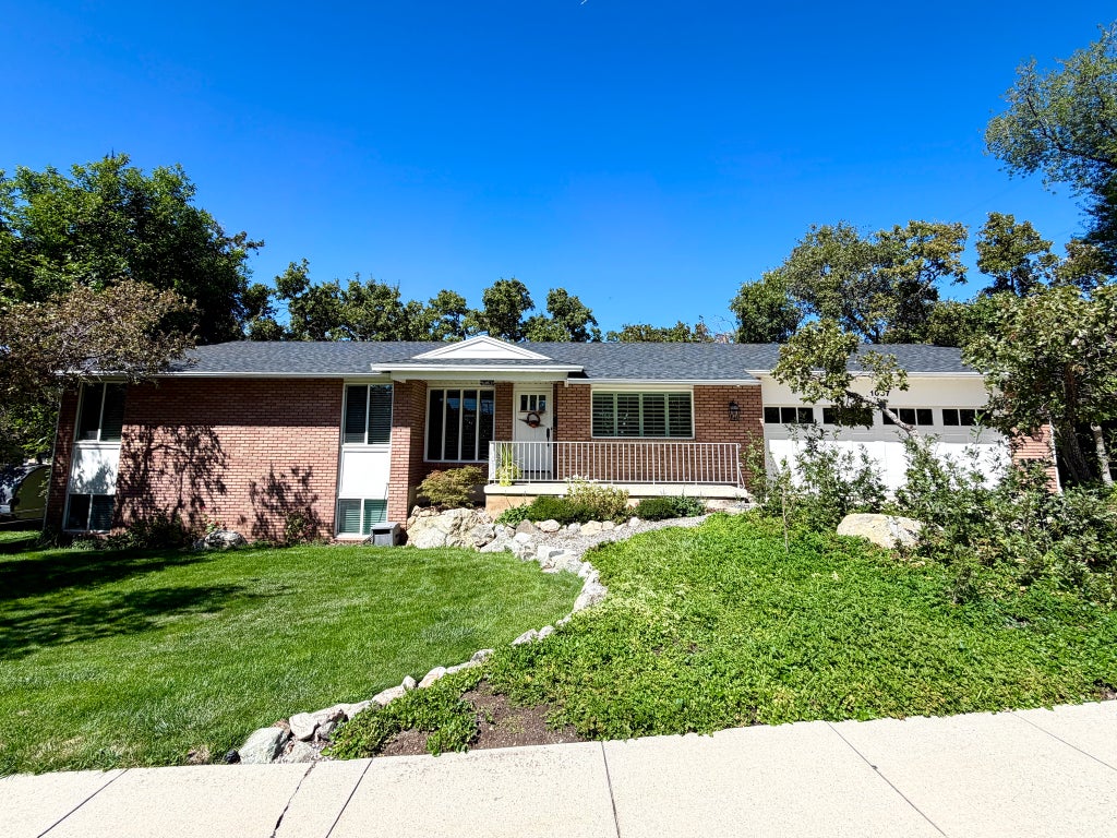 Photo of 1087 E OXFORD DR, Kaysville, UT 84037 (MLS # 2185176)
