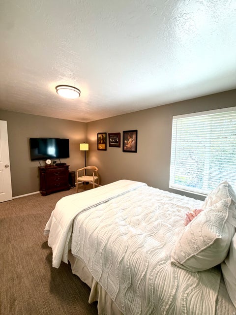 Tiny photo for 1087 E OXFORD DR, Kaysville, UT 84037 (MLS # 2185176)