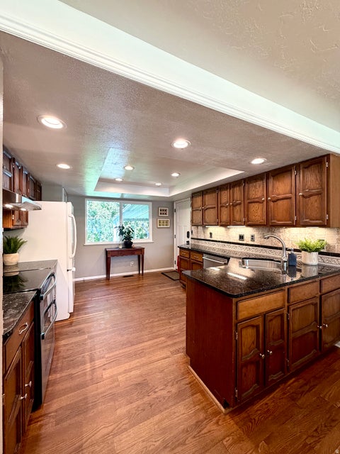 Tiny photo for 1087 E OXFORD DR, Kaysville, UT 84037 (MLS # 2185176)