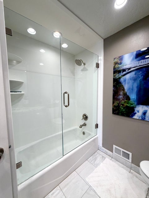 Tiny photo for 1087 E OXFORD DR, Kaysville, UT 84037 (MLS # 2185176)