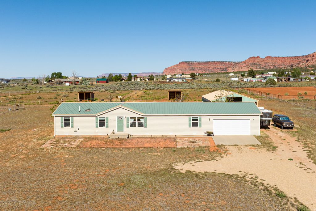 Photo of 1120 S BRYCE CANYON WAY, Kanab, UT 84741 (MLS # 2156830)