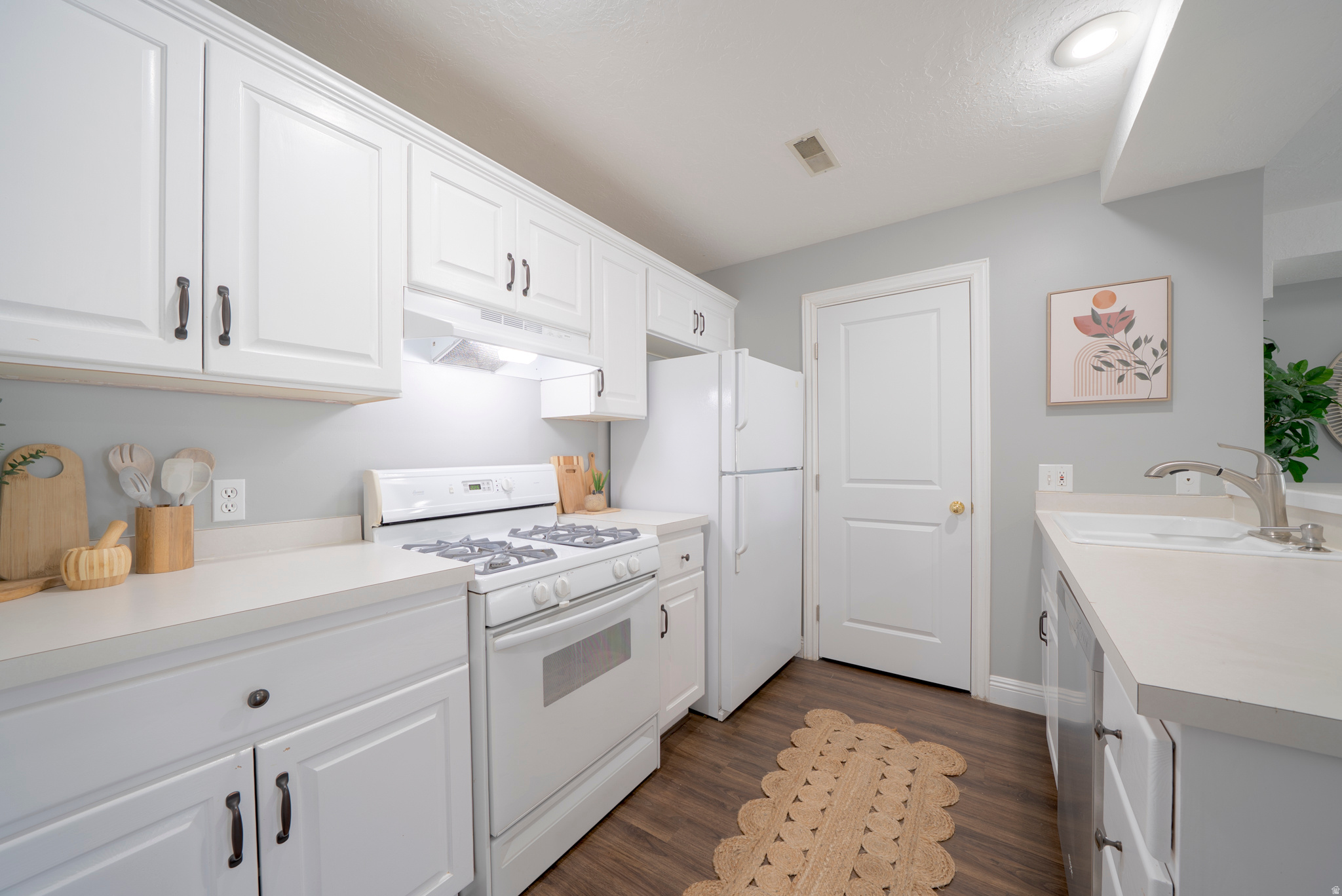 WILLOW GROVE CONDOMINIUMS - Residential