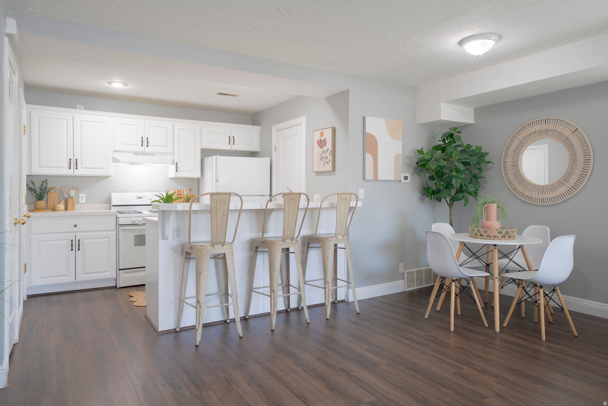 WILLOW GROVE CONDOMINIUMS - Residential