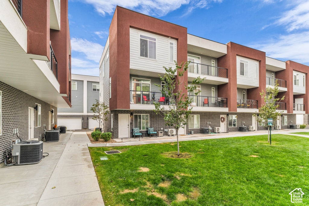 Photo of 653 S 450 E, Clearfield, UT 84015 (MLS # 2192922)