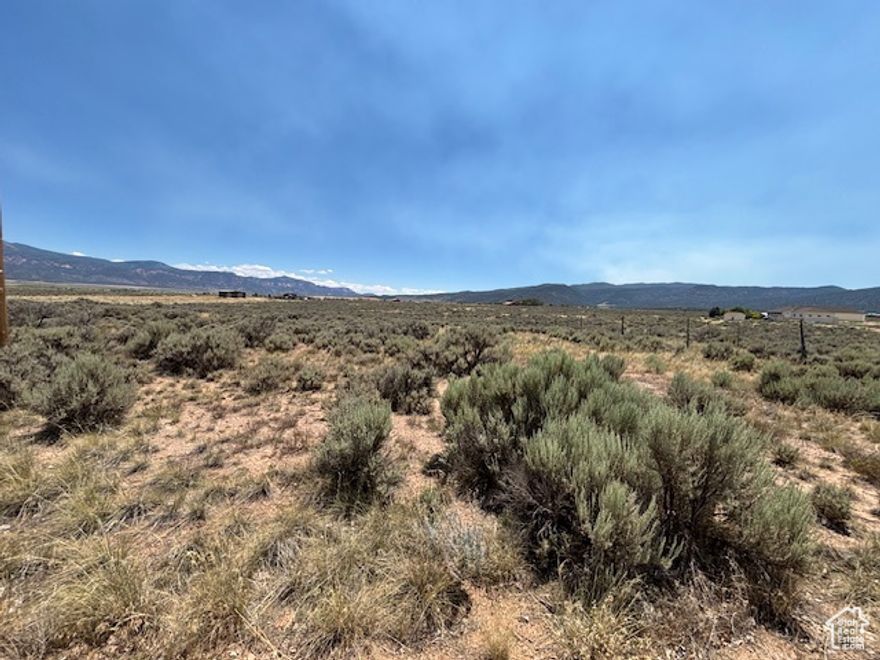 Great 5 Acre parcel located near Quichipa. Not far from entertainment and all amenities, incredible views, power available in the street.