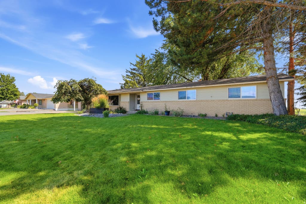Photo of 83 W 800 S, Preston, ID 83263 (MLS # 2168707)