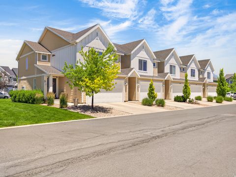 Townhouse For Sale - 98 E Harmony Ct<br/> Saratoga Springs, UT 84045