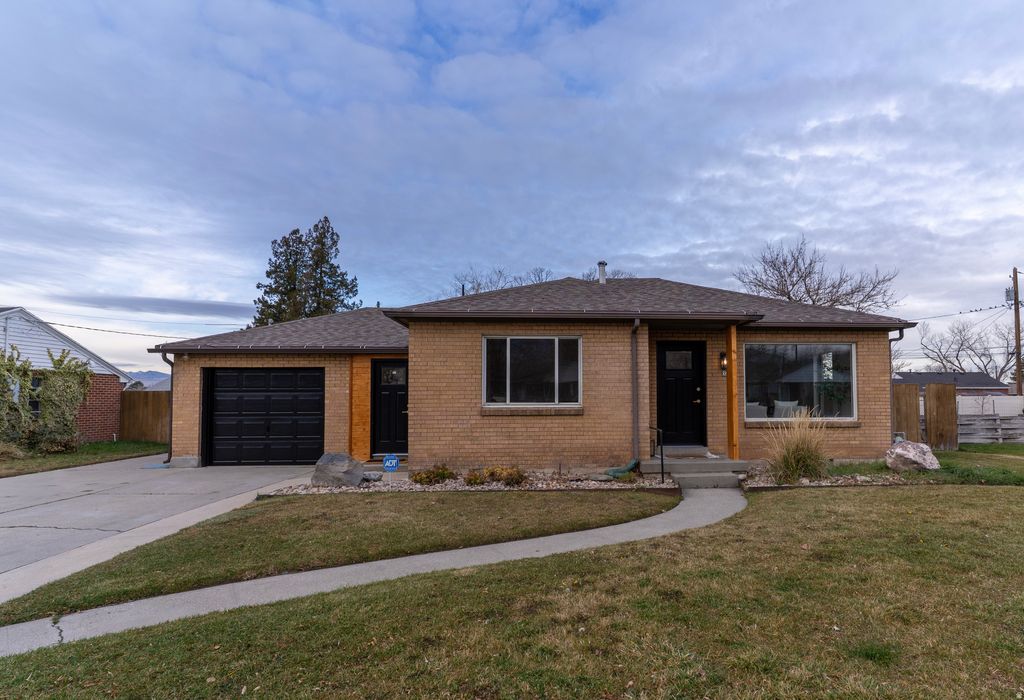 Photo of 5766 S WOOD CIR, Murray, UT 84107 (MLS # 2125360)