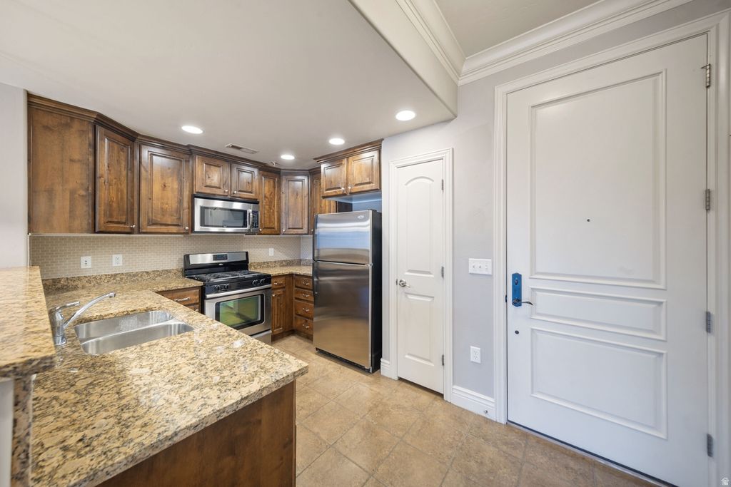 Photo of 3944 S 900 E #204, Salt Lake City, UT 84124 (MLS # 2141280)