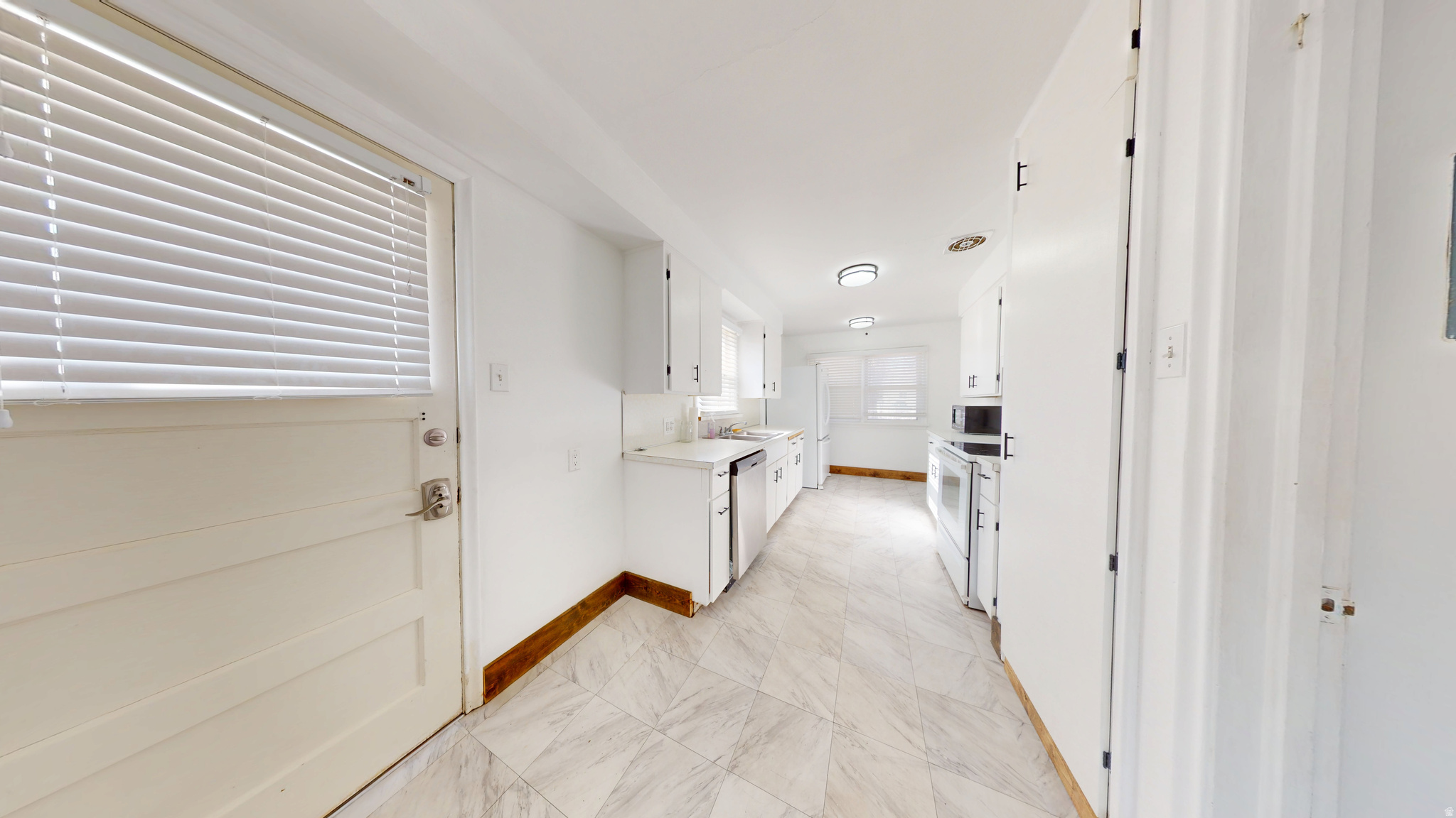 PARKDALE TWS; N 77 FT; W 150 FT; S 77 FT; E 150 FT - Residential