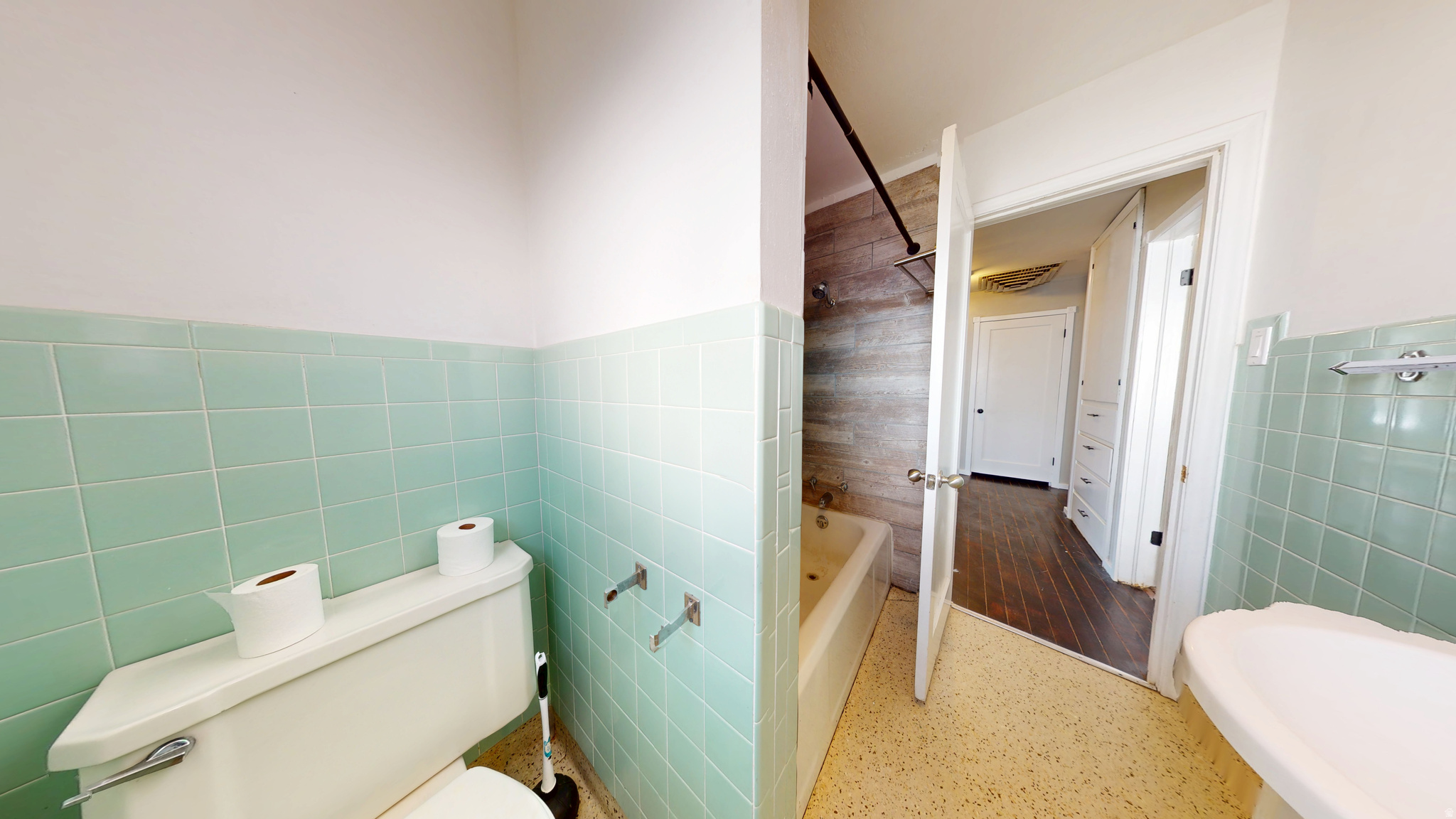 PARKDALE TWS; N 77 FT; W 150 FT; S 77 FT; E 150 FT - Residential