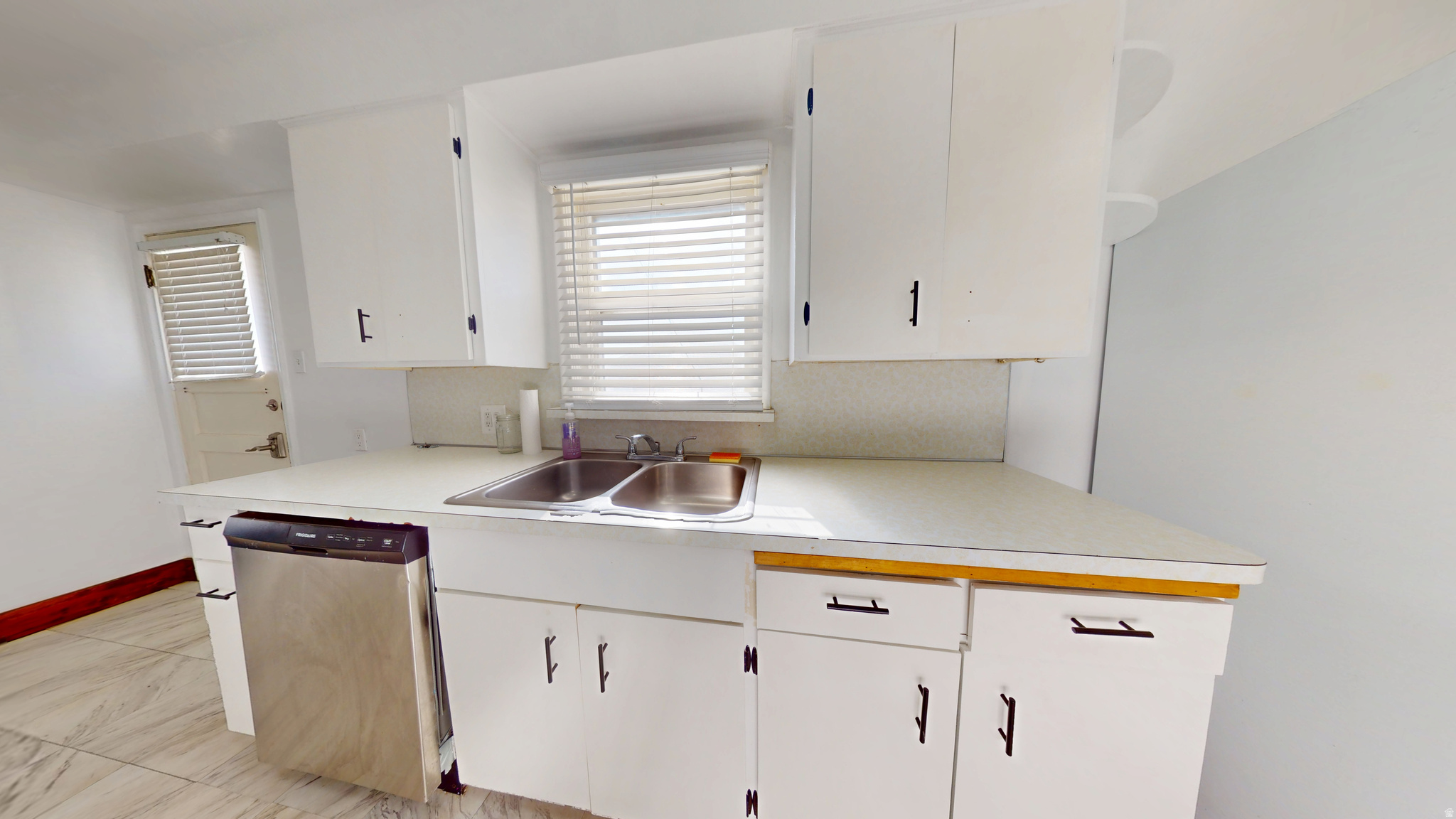 PARKDALE TWS; N 77 FT; W 150 FT; S 77 FT; E 150 FT - Residential