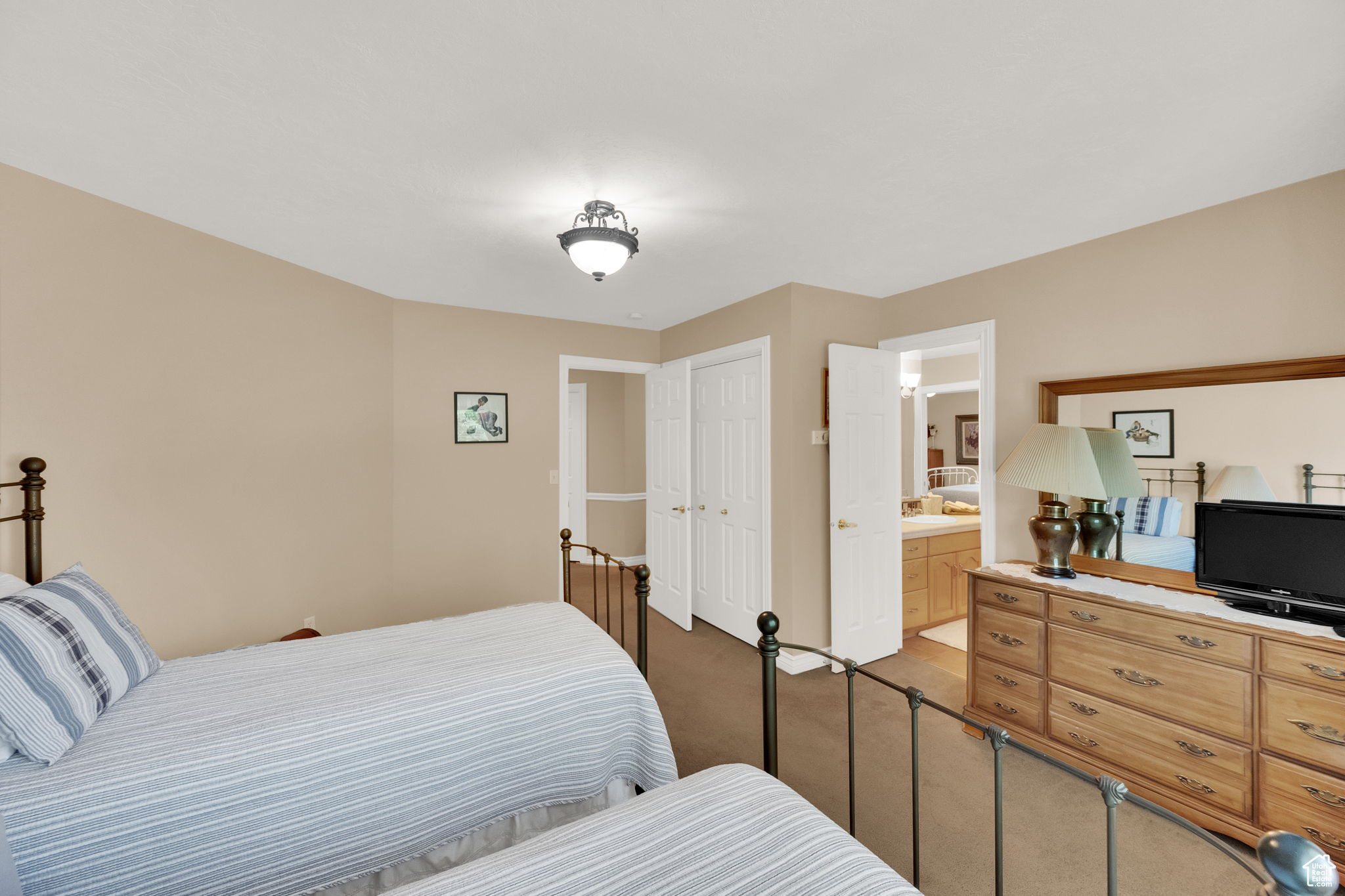 THE DOWNS - Residential