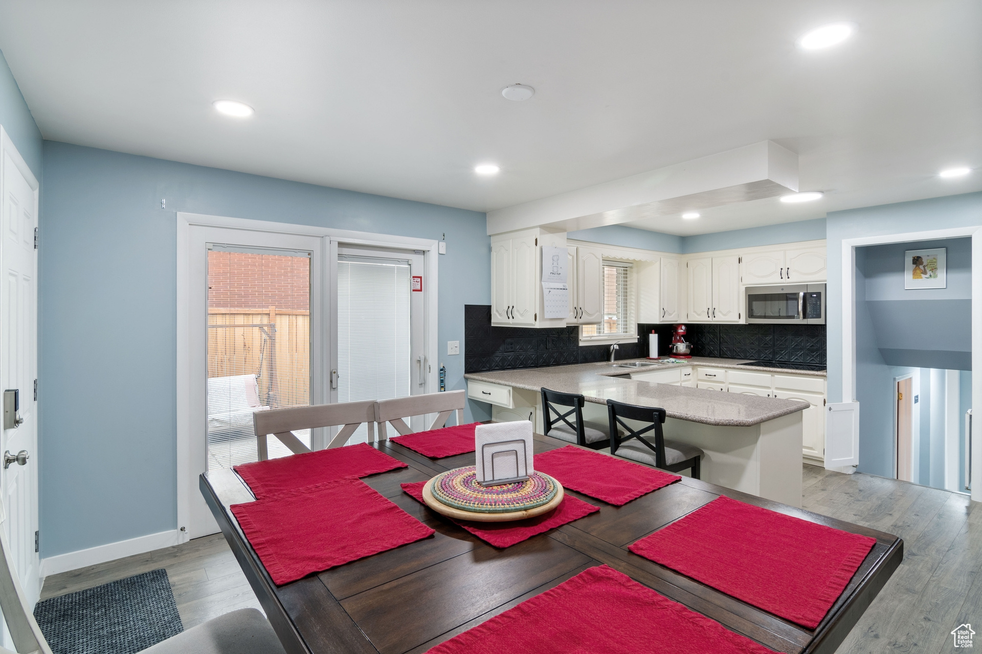 LAZY BAR - Residential
