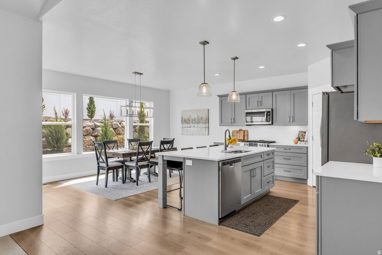 HIDDEN CANYON ESTATED - Residential
