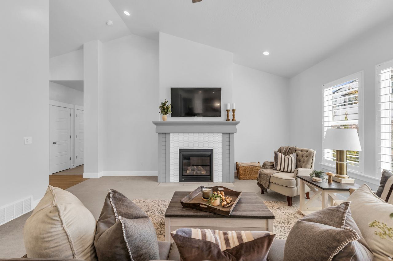 HIDDEN CANYON ESTATED - Residential