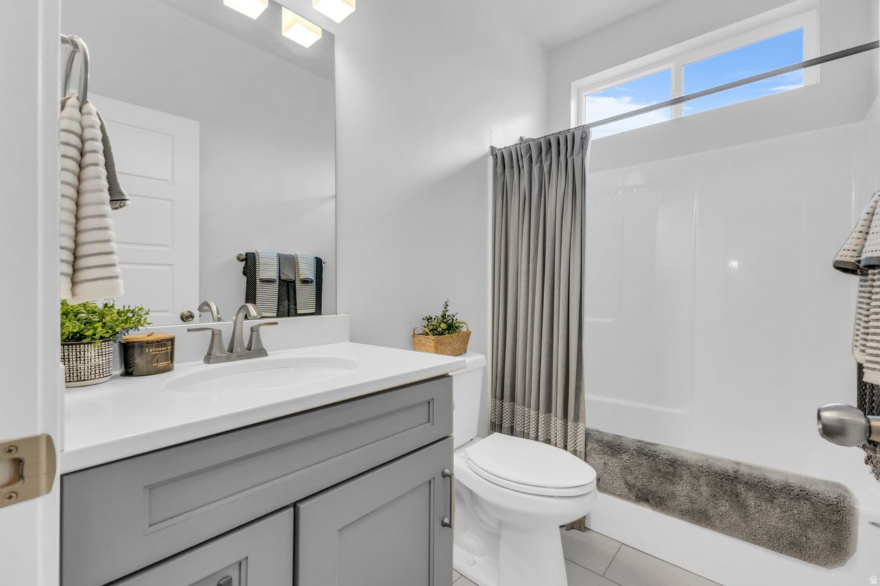 HIDDEN CANYON ESTATED - Residential