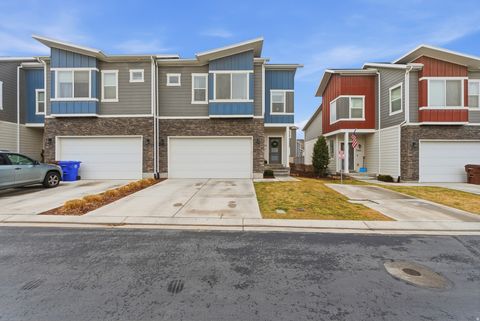 Photo of 7073 N MOUNTAIN FIELD DR, Eagle Mountain, UT 84005 (MLS # 2136981)
