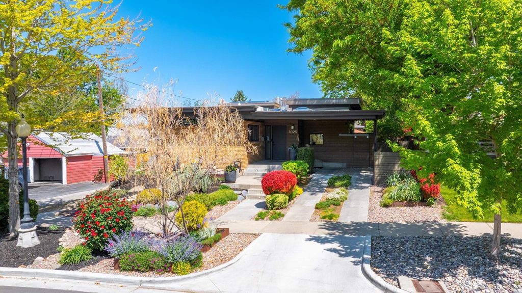 Photo of 1025 E HERBERT AVE, Salt Lake City, UT 84105 (MLS # 2156289)