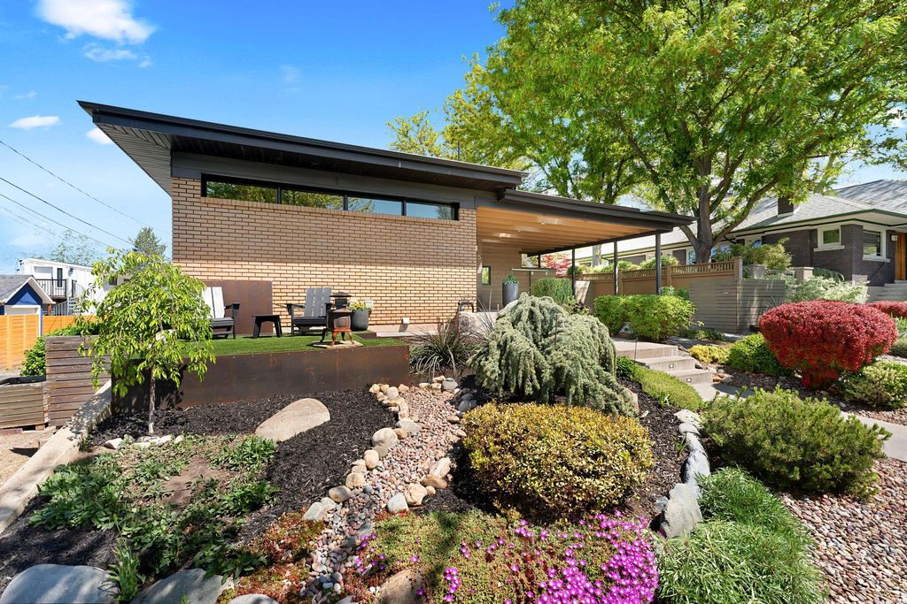 Photo of 1025 E HERBERT AVE, Salt Lake City, UT 84105 (MLS # 2156289)