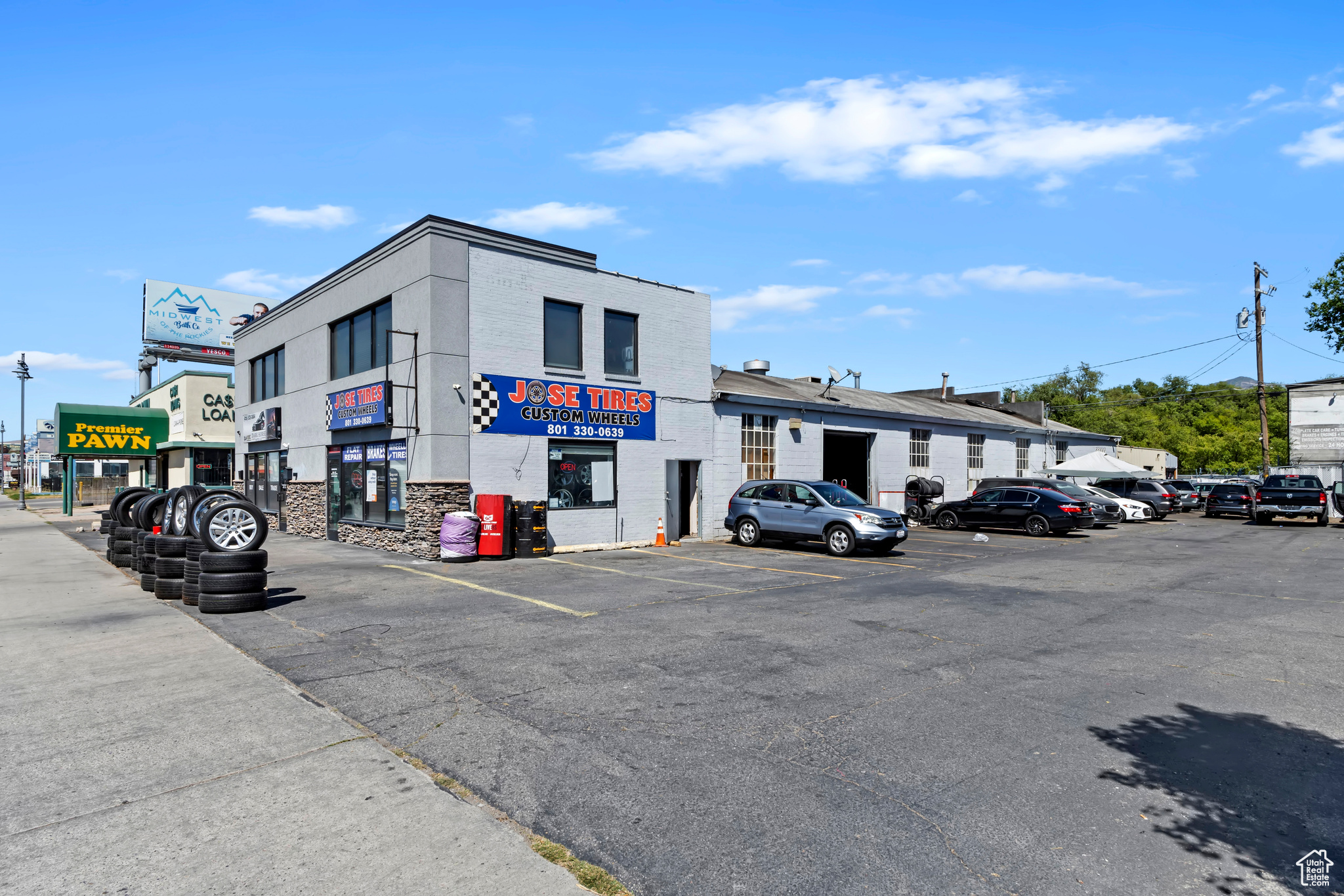 Main image without alt text