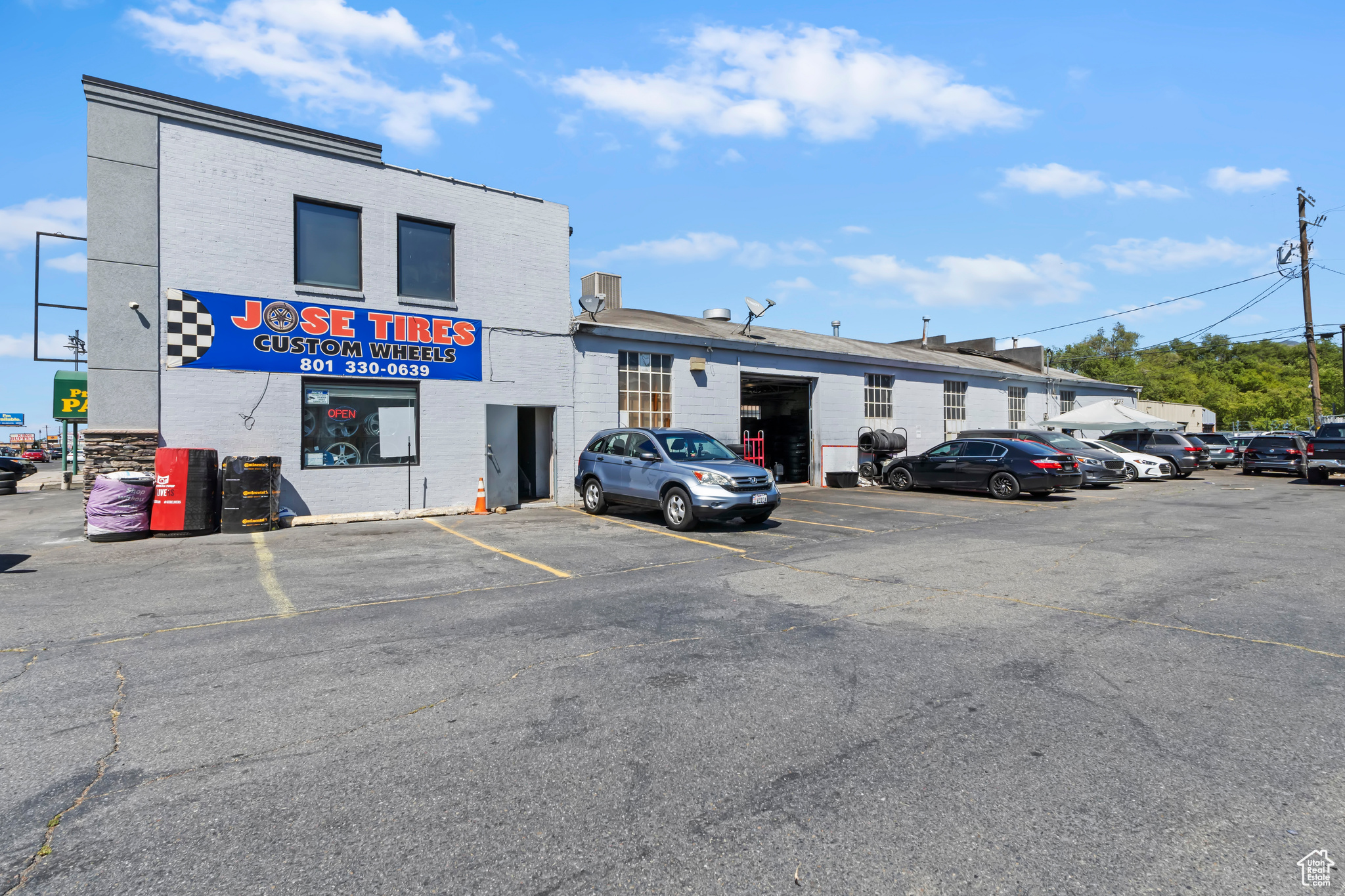 Main image without alt text