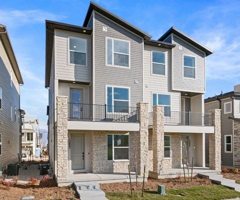 Townhouse For Sale - 12682 S Lincoln Peak Ln #113<br/> Herriman, UT 84096