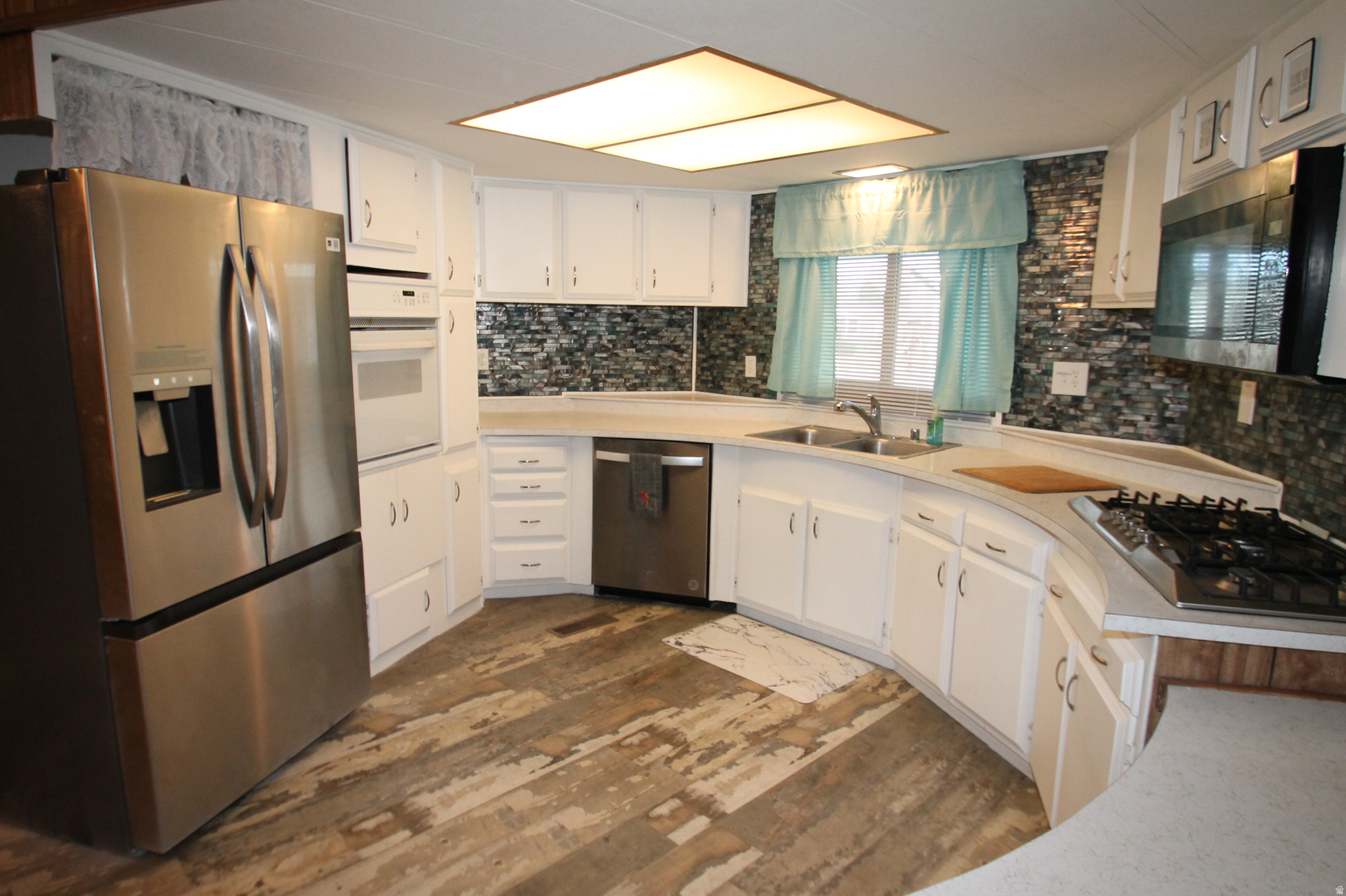 WINCHESTER ESTATES - Residential