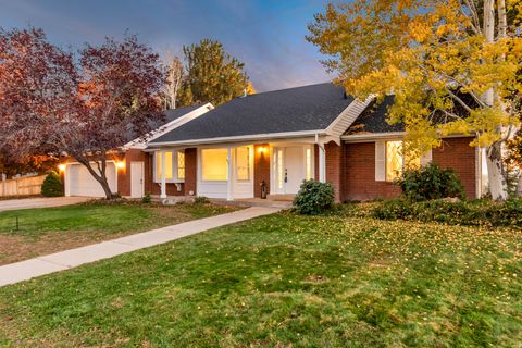 Photo of 1635 MOUNTAIN OAKS DR, Orem, UT 84097 (MLS # 2121025)