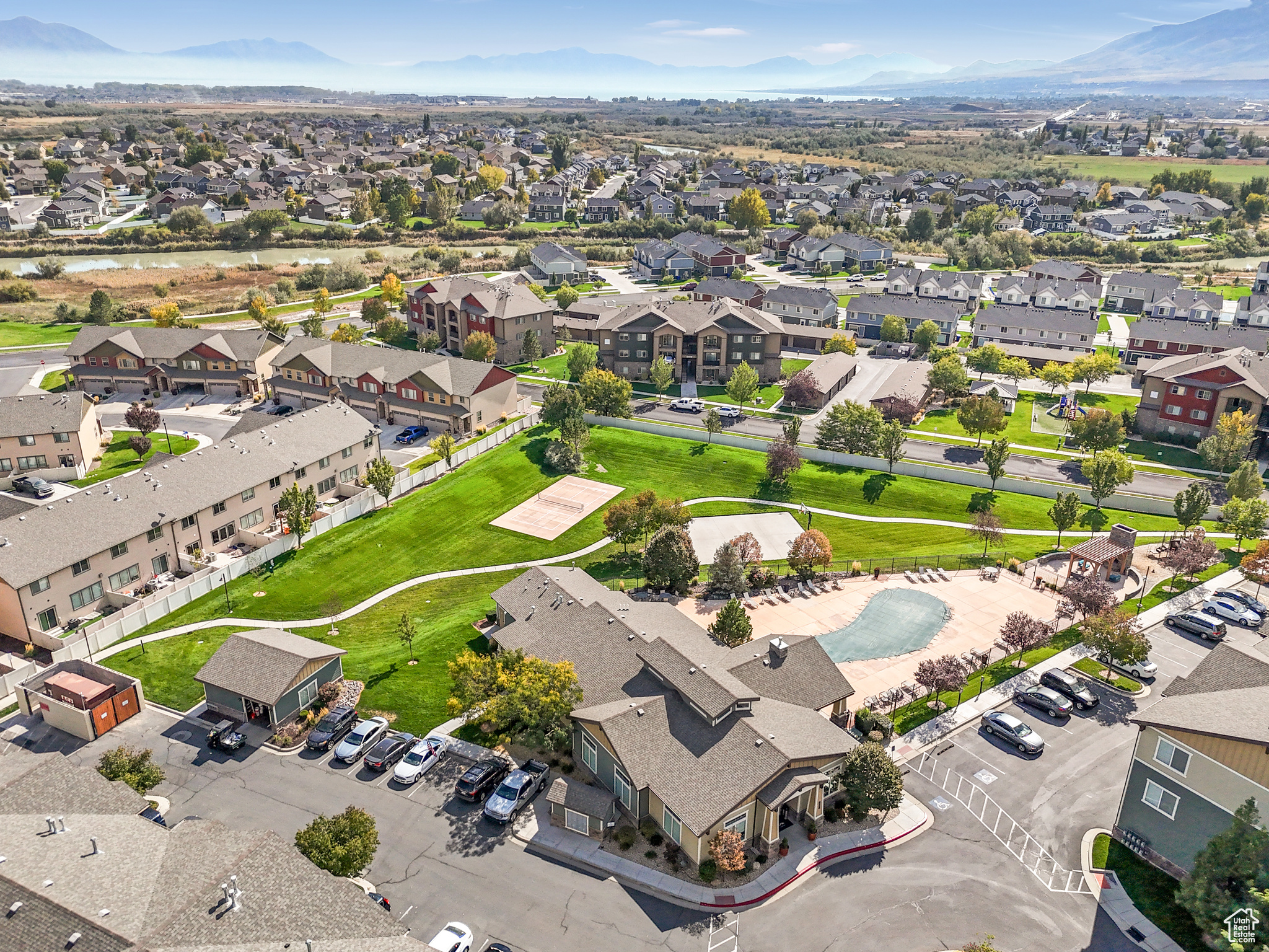 THE COVE - Residential